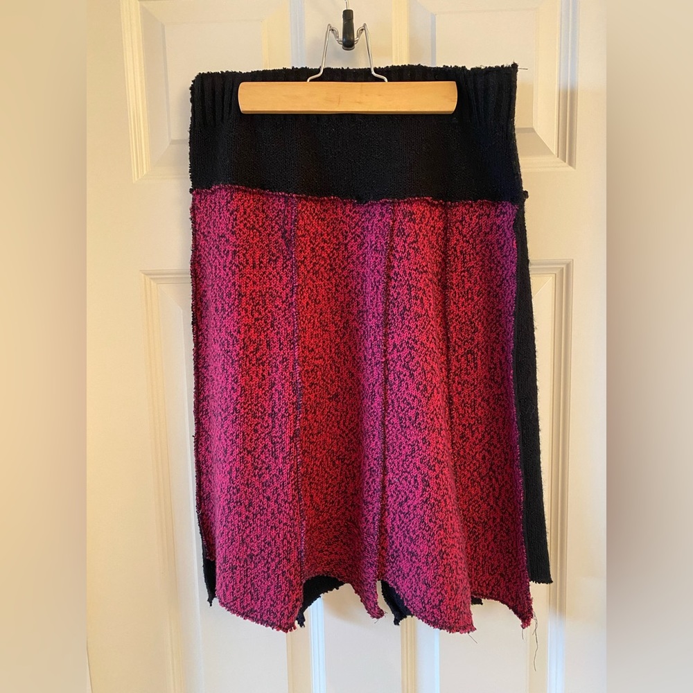 Black and hot pink knit skirt with trendy zig zag hem.
